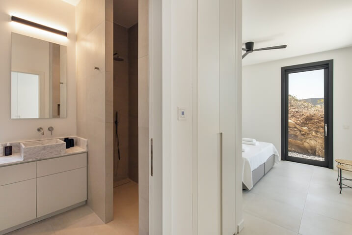 batroom and bedroom moonhouse paros