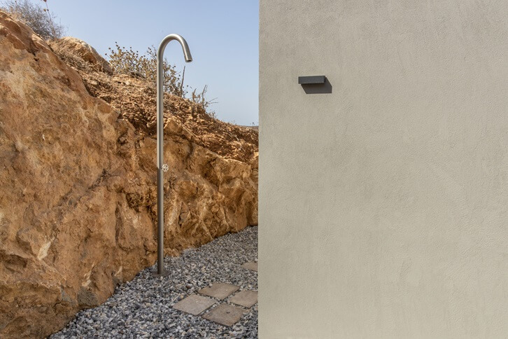 outside shower moonhouse paros