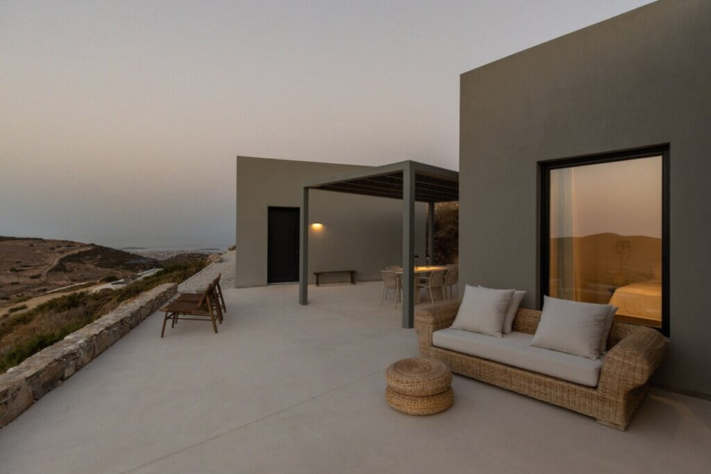 Moonhouseparos